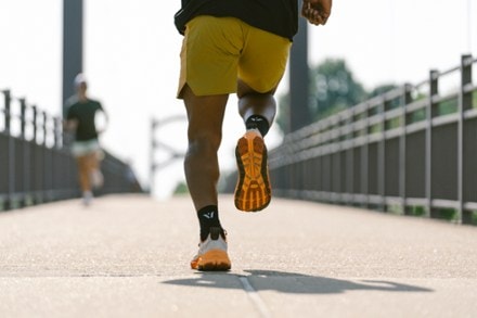 Swiftwick Aspire Mid-Crew Socks 1