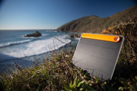 BioLite SolarPanel 5+ 2.0 With Onboard Battery 4