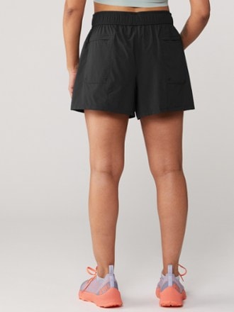 Janji Omni 4" Shorts - Women's 2