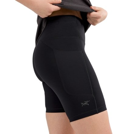 Arc'teryx Essent High-Rise 8" Shorts - Women's 3