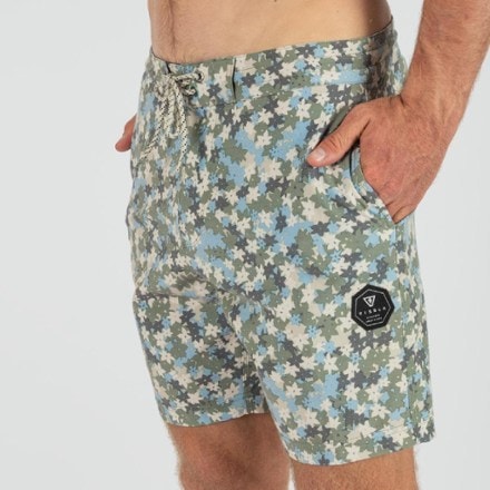 VISSLA Jungalo 17.5" Boardshorts - Men's 2