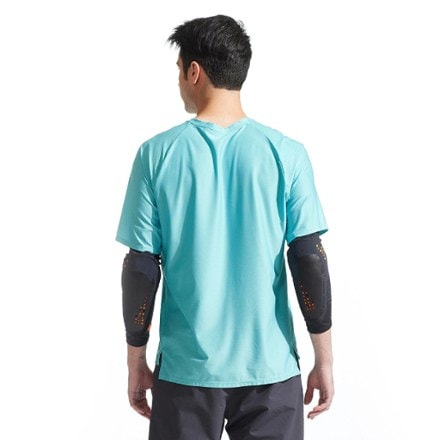 PEARL iZUMi Elevate Elbow Guards - Men's 7