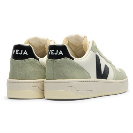 VEJA V-10 Leather Shoes - Men's 2