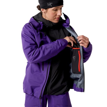Arc'teryx Alpha SV Jacket - Women's 5