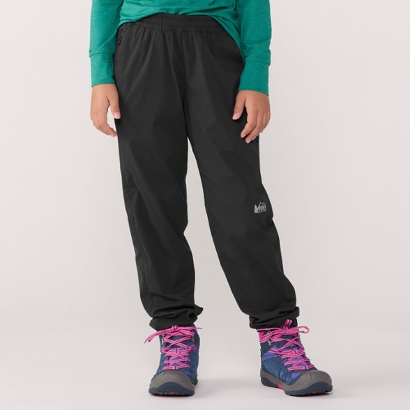 Model info: Height: 4' 6" | Waist: 24" | Wearing size: M Kids