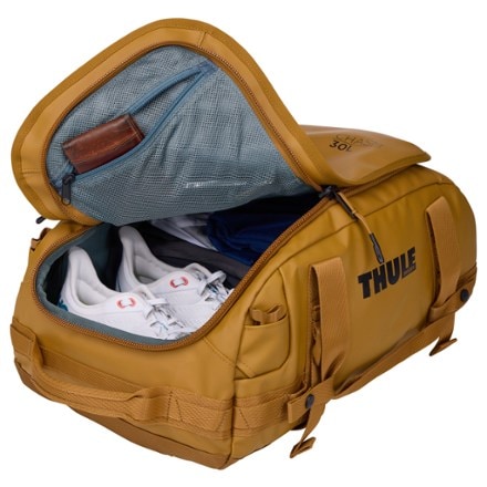 Thule Chasm 30 L Duffel Internal mesh pockets