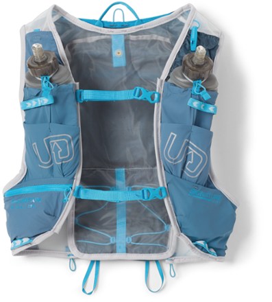 Ultra hydration outlet vest