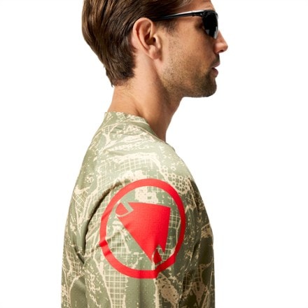 Endura LTD Grid Floral Printed Long-Sleeve Bike T-Shirt - Men's 5