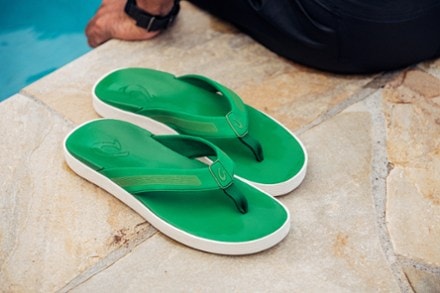 OluKai Leeward Flip-Flops - Men's 7