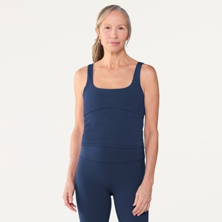 Model info: Height: 5' 9" | Waist: 27" | Wearing size: M