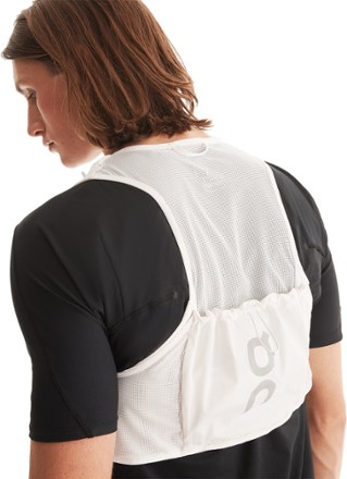 On Ultra Vest 5 L Hydration Vest 4