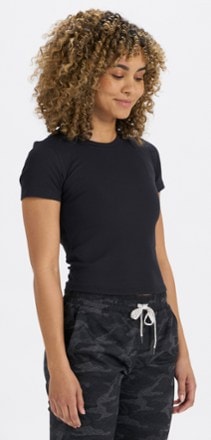 Vuori Pose Fitted T-Shirt - Women's 3