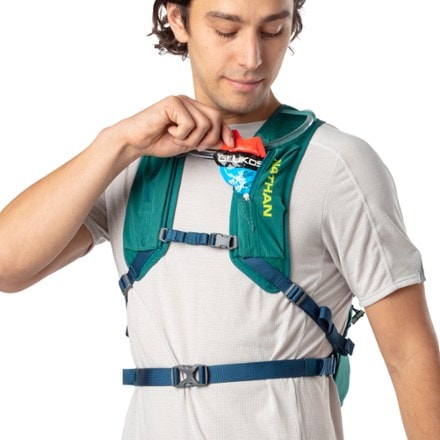 Nathan Crossover 10 Liter Hydration Pack 7