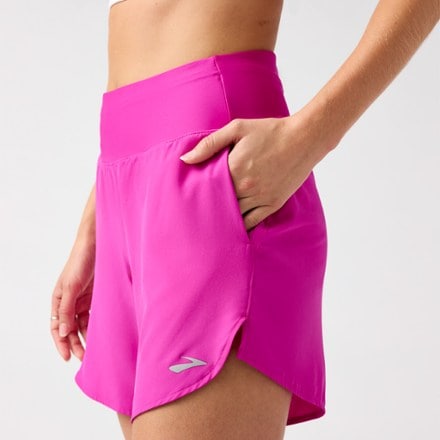 Brooks Chaser 7" Shorts 2.0 - Women's 2