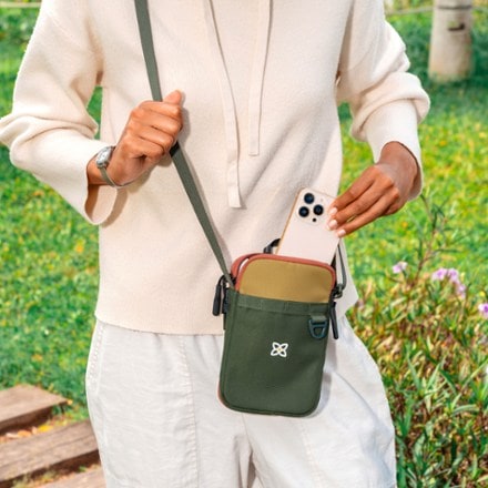 Sherpani Cruz Crossbody Bag - Women's 10
