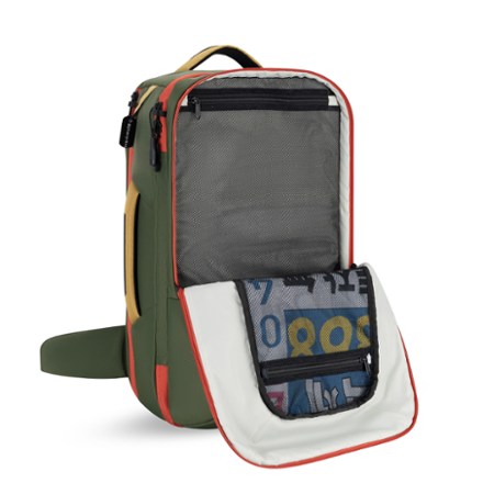 Sherpani Santiago 35 L Travel Pack 6