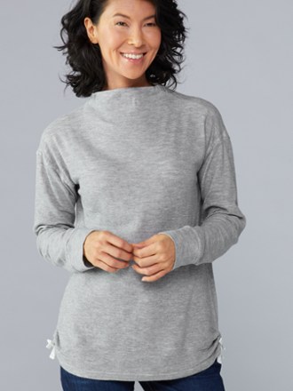 women's mock neck long sleeve top