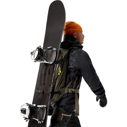 Arc'teryx Quintic 28 Pack Snowboard not included