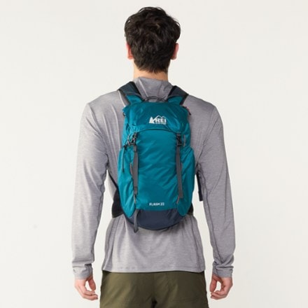 REI Co-op Flash 22 Pack 1
