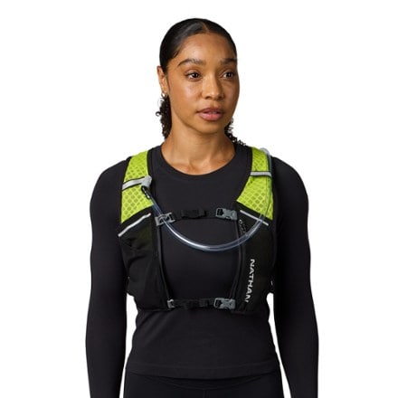 Nathan HyperNight QuickStart 3.0 4 L Hydration Vest 1