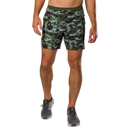 Nathan Printed Essential 7" Shorts 2.0 - Men's 1