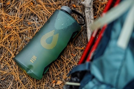 HydraPak Seeker 2L Collapsible Water Container - 70 fl. oz. 4