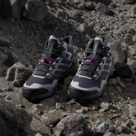 Location Image of color Aurora Plum/Carbon/Purple