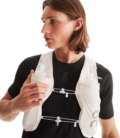 On Ultra Hydration Vest 7