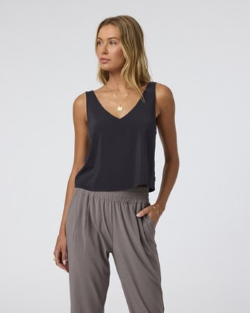 Vuori Villa Cropped Tank Top - Women's 1