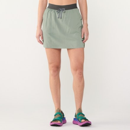 Model info: Height: 5' 10" | Waist: 28" | Inseam: 29" | Wearing size: M