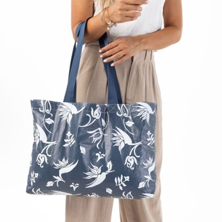 ALOHA Collection Pekelo Holo Holo Reversible Tote 3