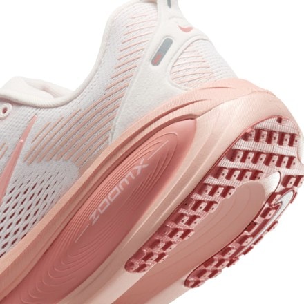 Nike Vomero 18 Road-Running Shoes - Women's 6