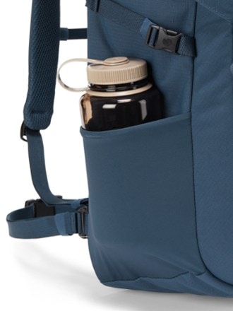 Fjallraven Ulvo 30 Travel Daypack Water bottle pocket (Water bottle sold separately)