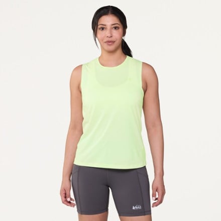 Model info: Height: 5' 6" | Chest: 34" | Waist: 28" | Wearing size: M