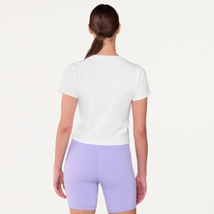 Vuori Pose Fitted T-Shirt - Women's 2