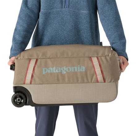 Patagonia Black Hole Wheeled Duffel 40 L 1