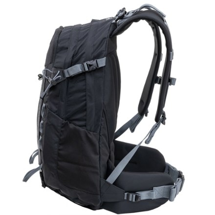 ALPS Mountaineering Solitude 24 Pack 2