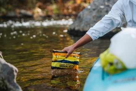 Adventure Medical Kits Ultralight/Watertight .9 Medical Kit 4