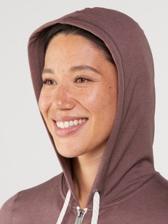 Vuori Halo Performance Hoodie 2.0 - Women's 4