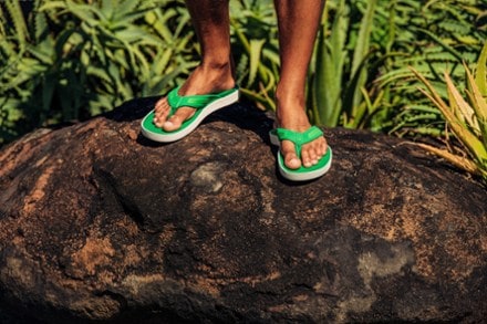 OluKai Leeward Flip-Flops - Men's 8