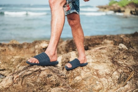 OluKai Maha 'Olu Slides - Men's 7