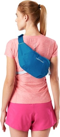 Nathan Limitless Run 2 L Hydration Sling 10