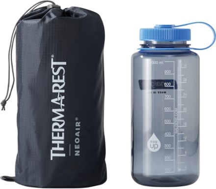 Therm-a-Rest NeoAir XTherm NXT MAX Sleeping Pad NEPTUNE (32 fl. oz. water bottle shown for size reference only; not included)