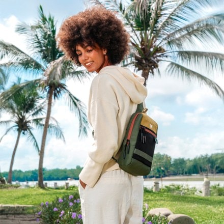 Sherpani Pike Sling Bag - Women's 9