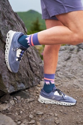 Feetures Trail Max Cushion Mini Crew Socks 1