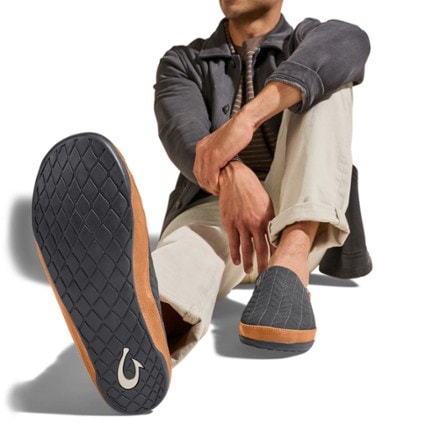 OluKai Kipuka Hulu Slippers - Men's 6