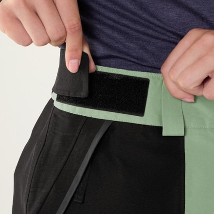 The North Face GTX Hex Snow Pants - Women's 4