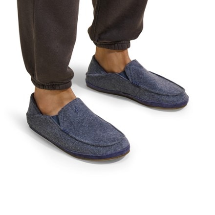 OluKai Moloa Hulu Slippers - Men's 5