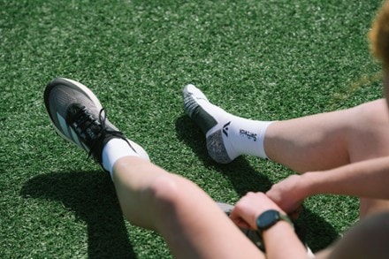 Swiftwick Flite XT Mid-Crew Socks 1