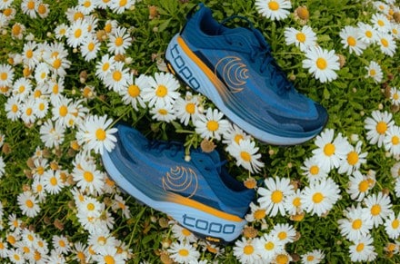 Location Image of color Navy/Orange